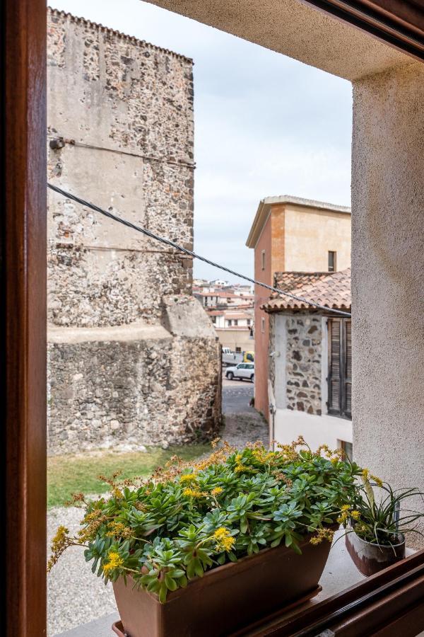 Domo Mea Terra E Domo Mea Chelu - Comfort Nel Centro Storico Di Orosei Exteriör bild